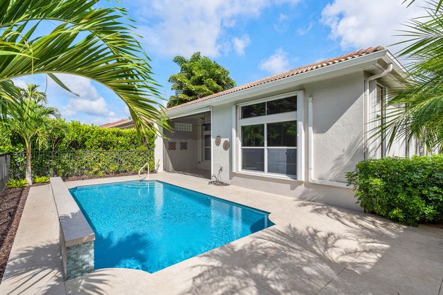 8138 Valhalla Drive, Delray Beach, FL 33446