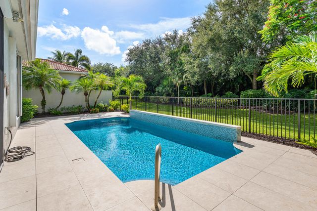 8138 Valhalla Drive, Delray Beach, FL 33446