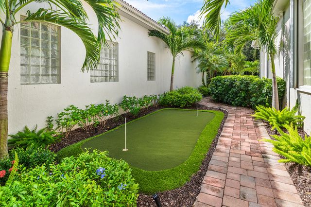 8138 Valhalla Drive, Delray Beach, FL 33446