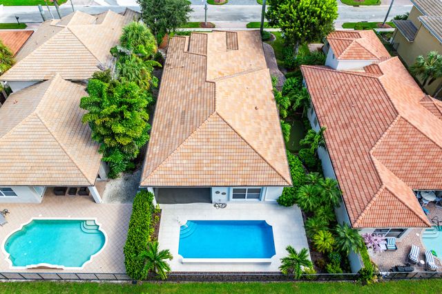 8138 Valhalla Drive, Delray Beach, FL 33446