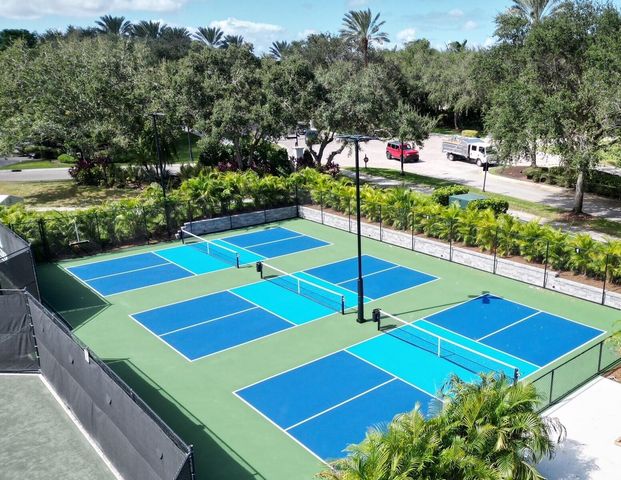 8138 Valhalla Drive, Delray Beach, FL 33446