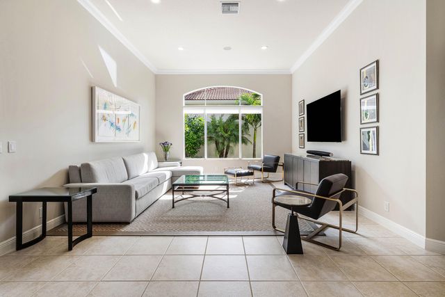 8138 Valhalla Drive, Delray Beach, FL 33446
