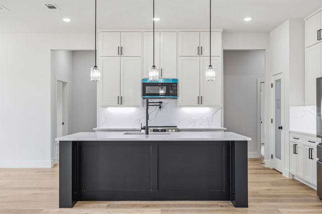 512 Waikiki Trail, Tool, TX 75143