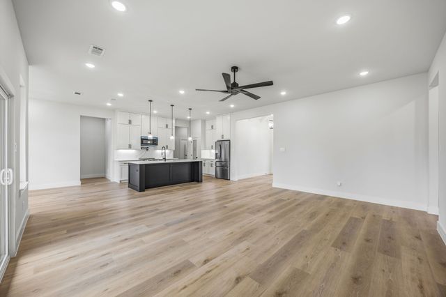 512 Waikiki Trail, Tool, TX 75143