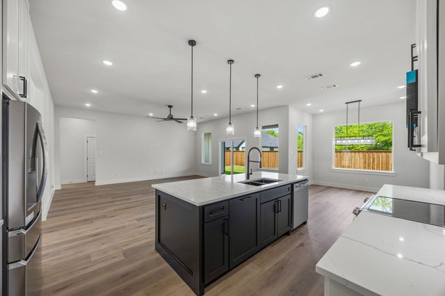 512 Waikiki Trail, Tool, TX 75143