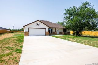 1020 county road 4516, Castroville, TX 78009