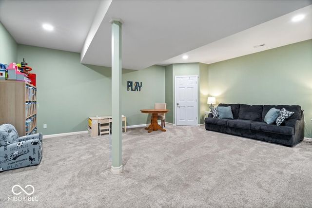 8594 Verbena Road, Zionsville, IN 46077