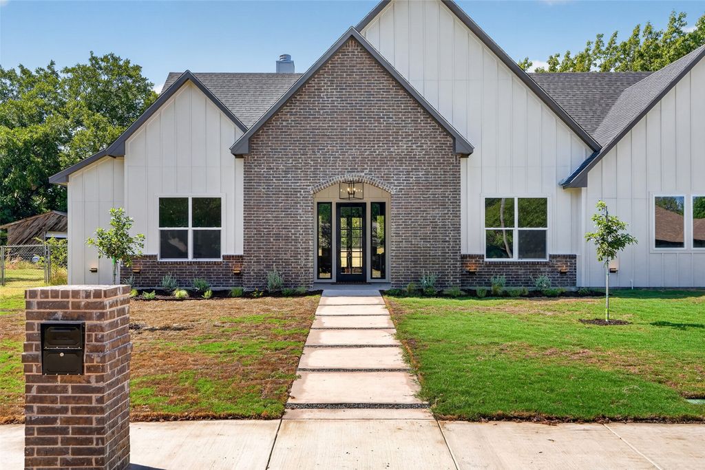 717 Easley Street, White Settlement, TX 76108