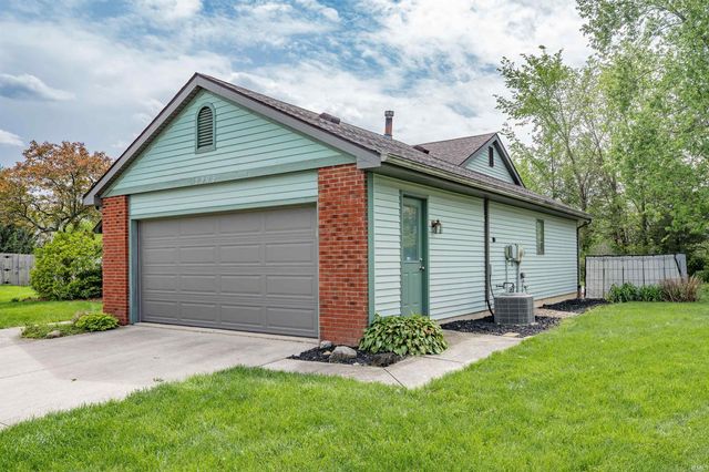 9909 Hidden Meadows Place, Fort Wayne, IN 46825