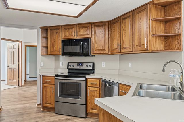 9909 Hidden Meadows Place, Fort Wayne, IN 46825