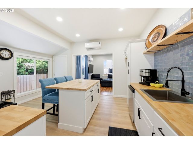 1116 Se STEPHENS St, Portland, OR 97214
