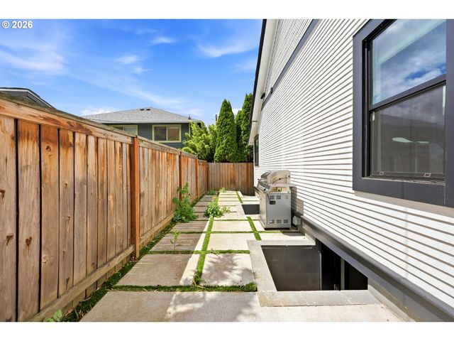 1116 Se STEPHENS St, Portland, OR 97214