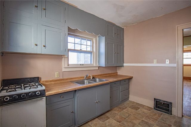 1613 I Avenue, Cedar Rapids, IA 52402