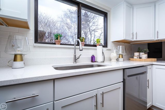 3902 Marlene Drive, Warren, MI 48092