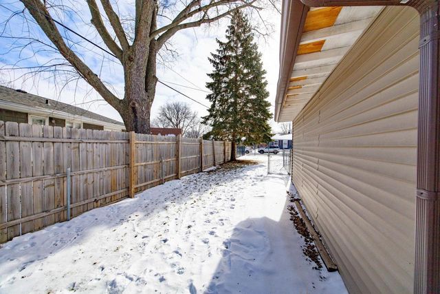 1993 Meadow Drive, Beloit, WI 53511