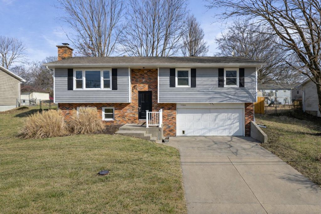 2300 SUNFLOWER ST, Columbia, MO 65202