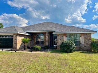 9866 Parker Lake Circle, Navarre, FL 32566
