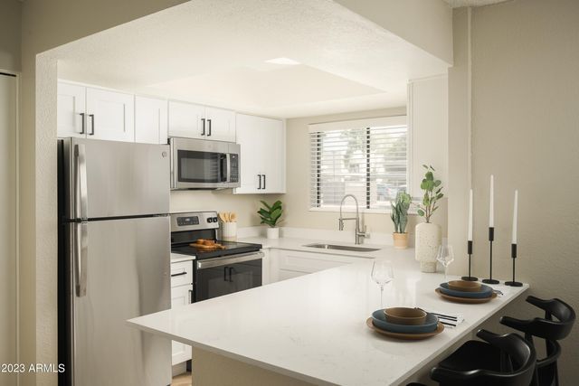 1440 S VAL VISTA Drive 1, Mesa, AZ 85204