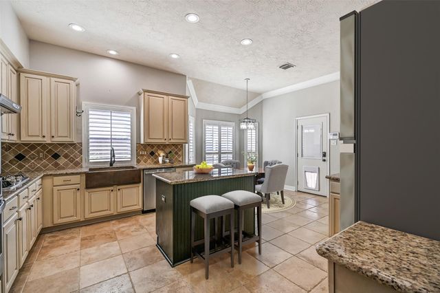 901 High Ridge Circle, Friendswood, TX 77546