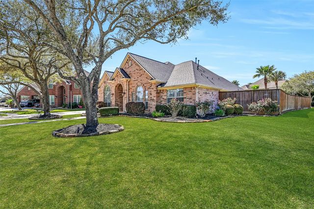 901 High Ridge Circle, Friendswood, TX 77546