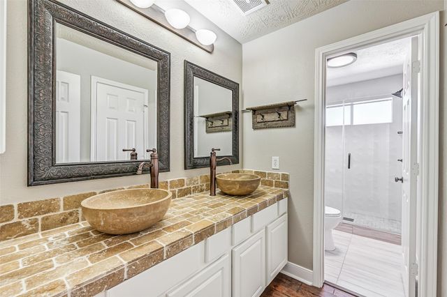901 High Ridge Circle, Friendswood, TX 77546