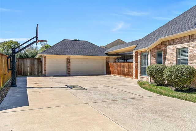 901 High Ridge Circle, Friendswood, TX 77546
