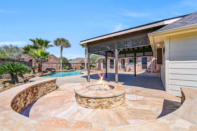 901 High Ridge Circle, Friendswood, TX 77546