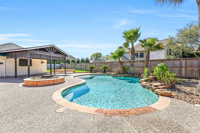 901 High Ridge Circle, Friendswood, TX 77546