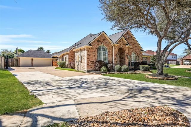 901 High Ridge Circle, Friendswood, TX 77546