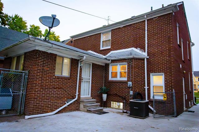 16729 Glastonbury Road, Detroit, MI 48219