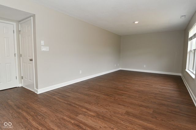 1066 Quarterhorse Run, Bargersville, IN 46106