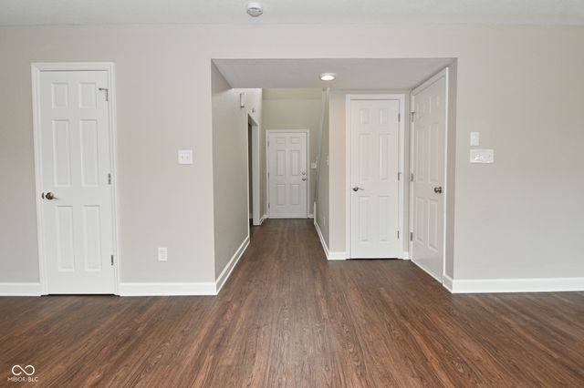 1066 Quarterhorse Run, Bargersville, IN 46106