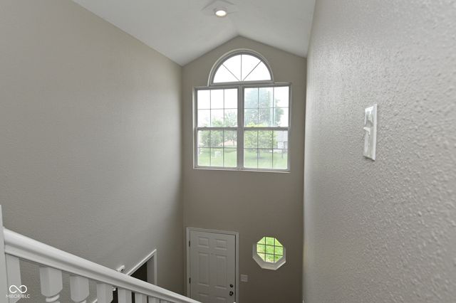 1066 Quarterhorse Run, Bargersville, IN 46106