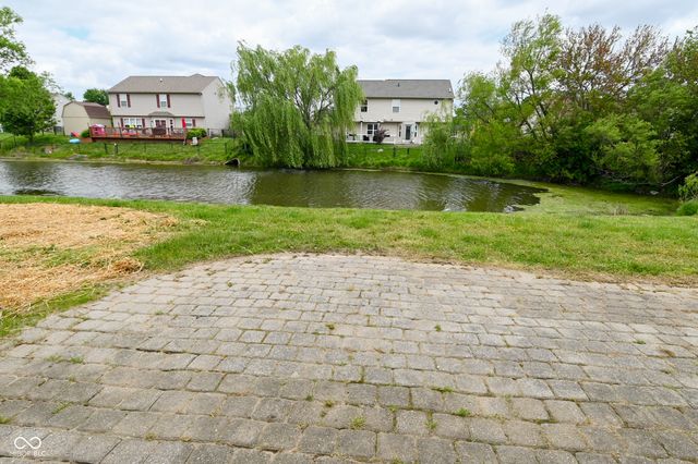 1066 Quarterhorse Run, Bargersville, IN 46106