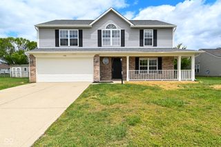 1066 Quarterhorse Run, Bargersville, IN 46106