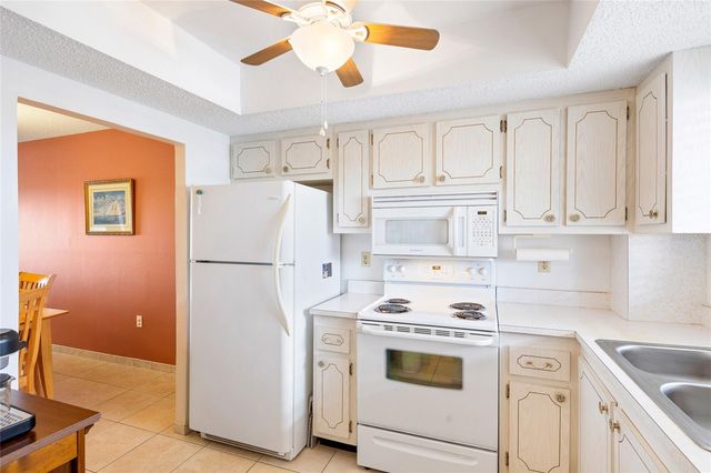 3959 LAKE BAYSHORE DRIVE F 412, Bradenton, FL 34205
