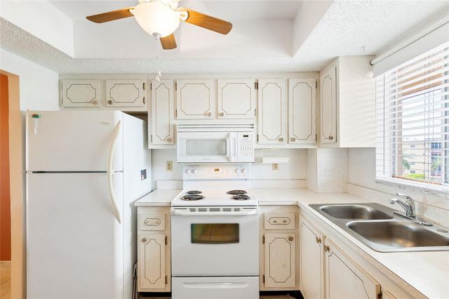 3959 LAKE BAYSHORE DRIVE F 412, Bradenton, FL 34205