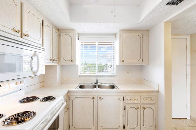 3959 LAKE BAYSHORE DRIVE F 412, Bradenton, FL 34205