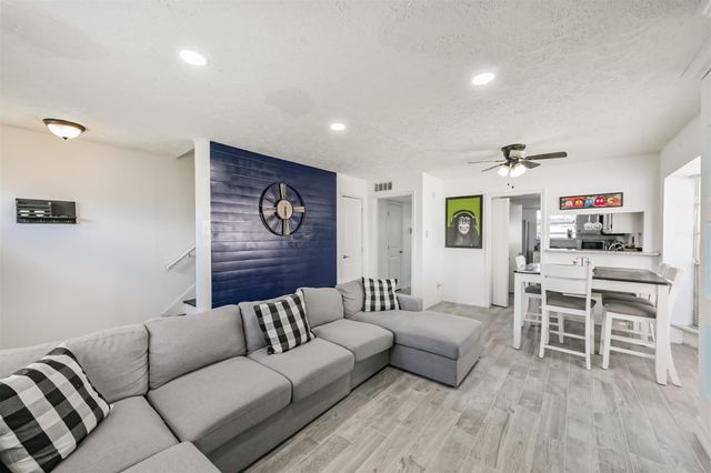 4217 Benard Court 9, Pasadena, TX 77503