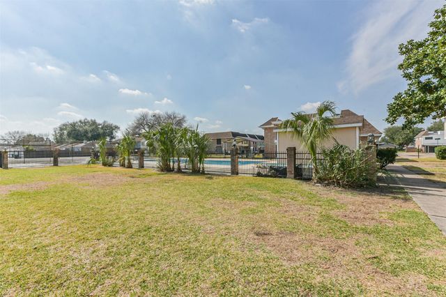 4217 Benard Court 9, Pasadena, TX 77503