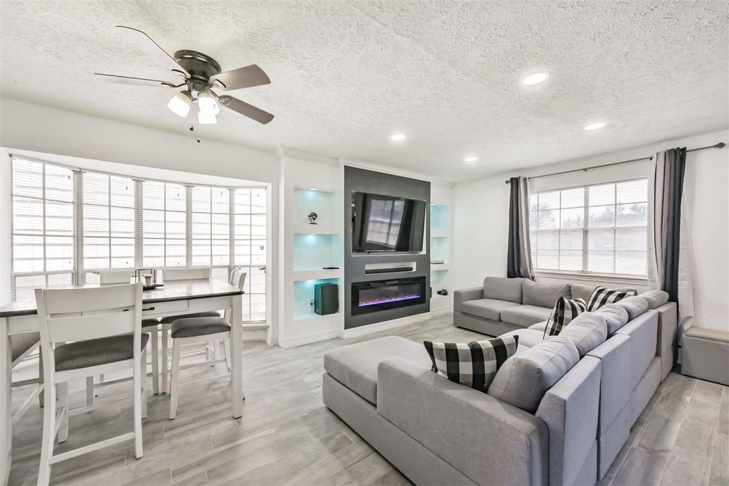 4217 Benard Court 9, Pasadena, TX 77503