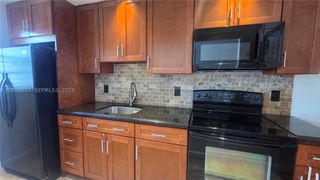 415 NE 2nd St 105, Hallandale Beach, FL 33009
