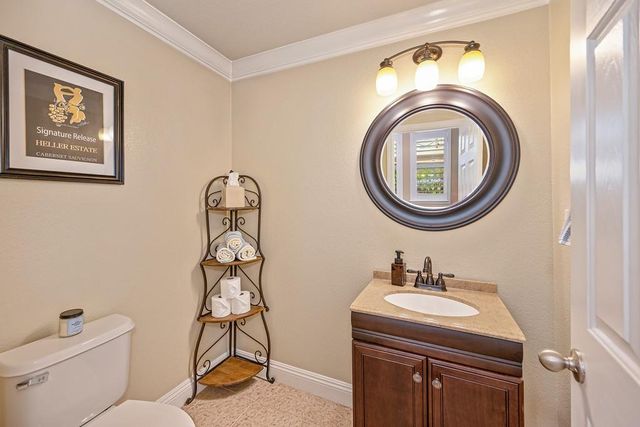 811 Spotted Pony Ln, Rocklin, CA 95765