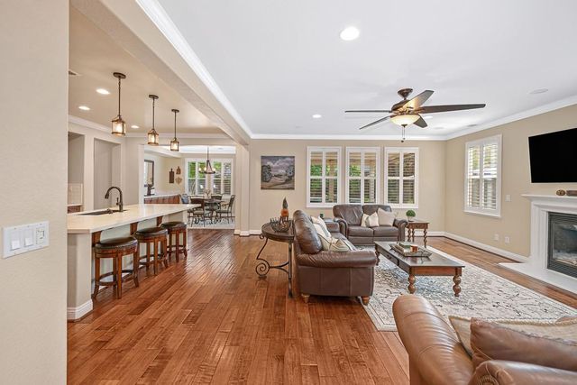 811 Spotted Pony Ln, Rocklin, CA 95765