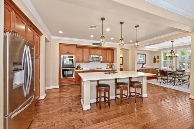 811 Spotted Pony Ln, Rocklin, CA 95765