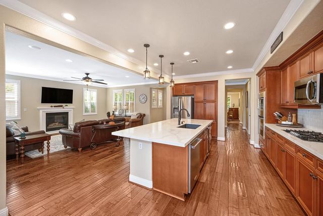 811 Spotted Pony Ln, Rocklin, CA 95765