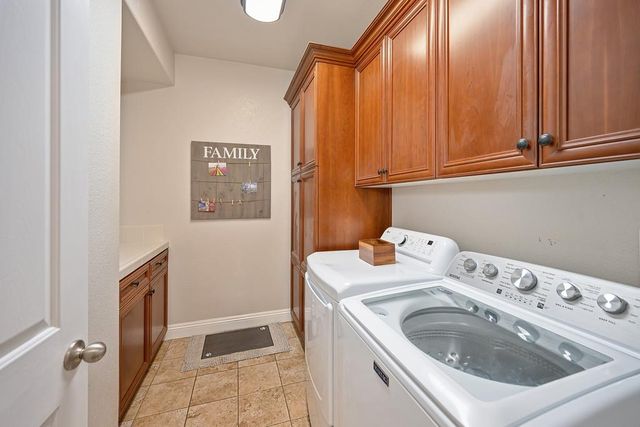 811 Spotted Pony Ln, Rocklin, CA 95765