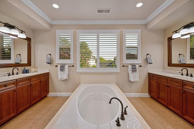 811 Spotted Pony Ln, Rocklin, CA 95765