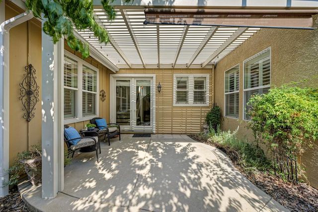 811 Spotted Pony Ln, Rocklin, CA 95765