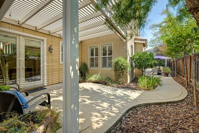 811 Spotted Pony Ln, Rocklin, CA 95765
